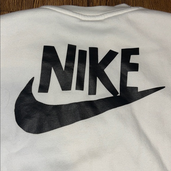 Mens Nike White Embroidered
Sweatshirt Size Medium - Picture 8 of 8